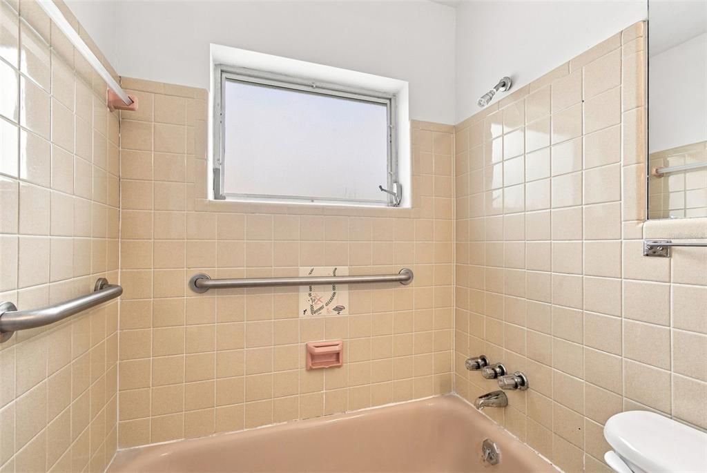 For Sale: $349,900 (3 beds, 2 baths, 1184 Square Feet)