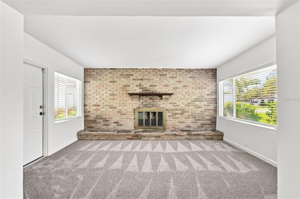 For Sale: $349,900 (3 beds, 2 baths, 1184 Square Feet)