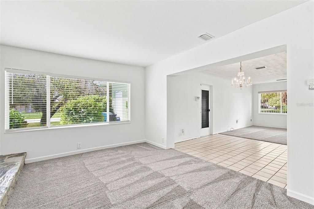 For Sale: $349,900 (3 beds, 2 baths, 1184 Square Feet)