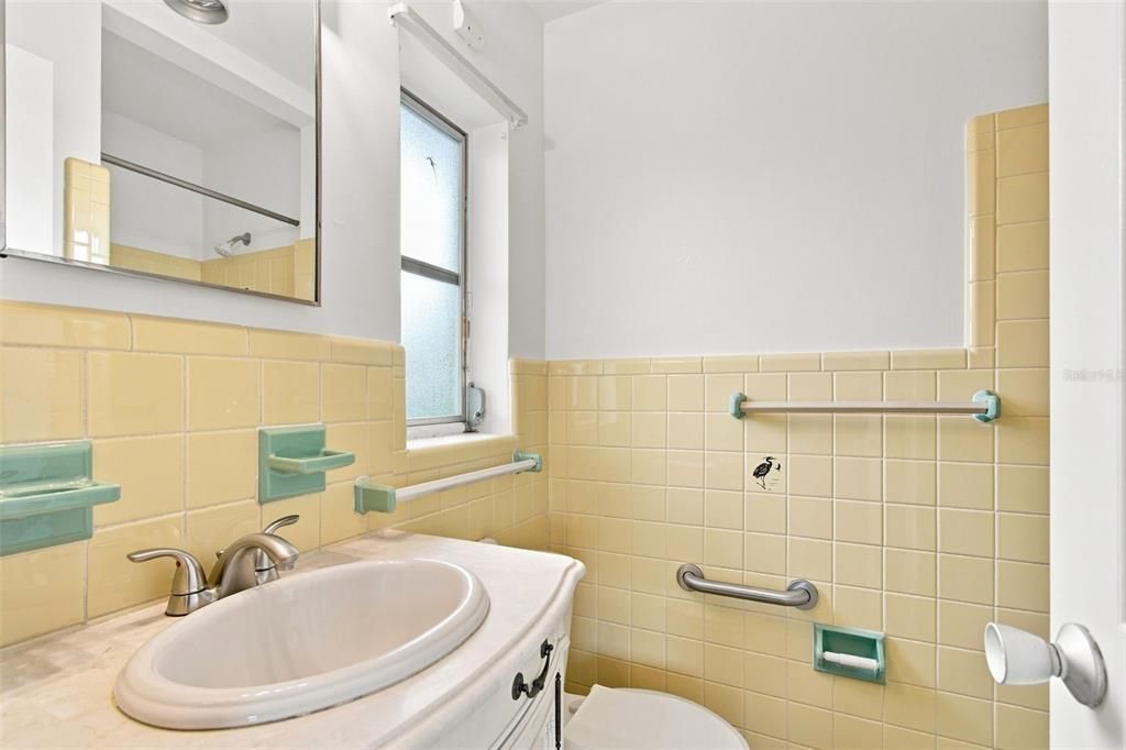 For Sale: $349,900 (3 beds, 2 baths, 1184 Square Feet)