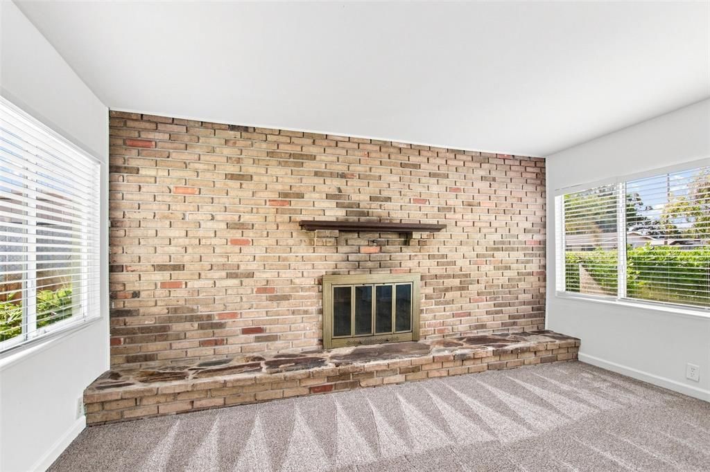 For Sale: $349,900 (3 beds, 2 baths, 1184 Square Feet)