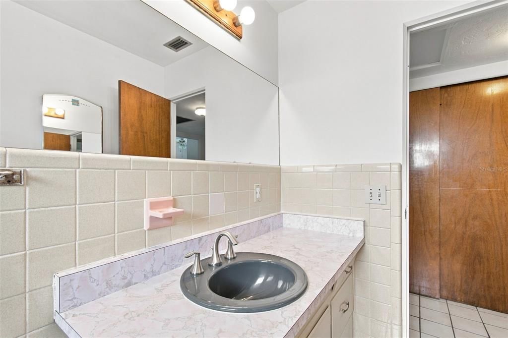 For Sale: $349,900 (3 beds, 2 baths, 1184 Square Feet)