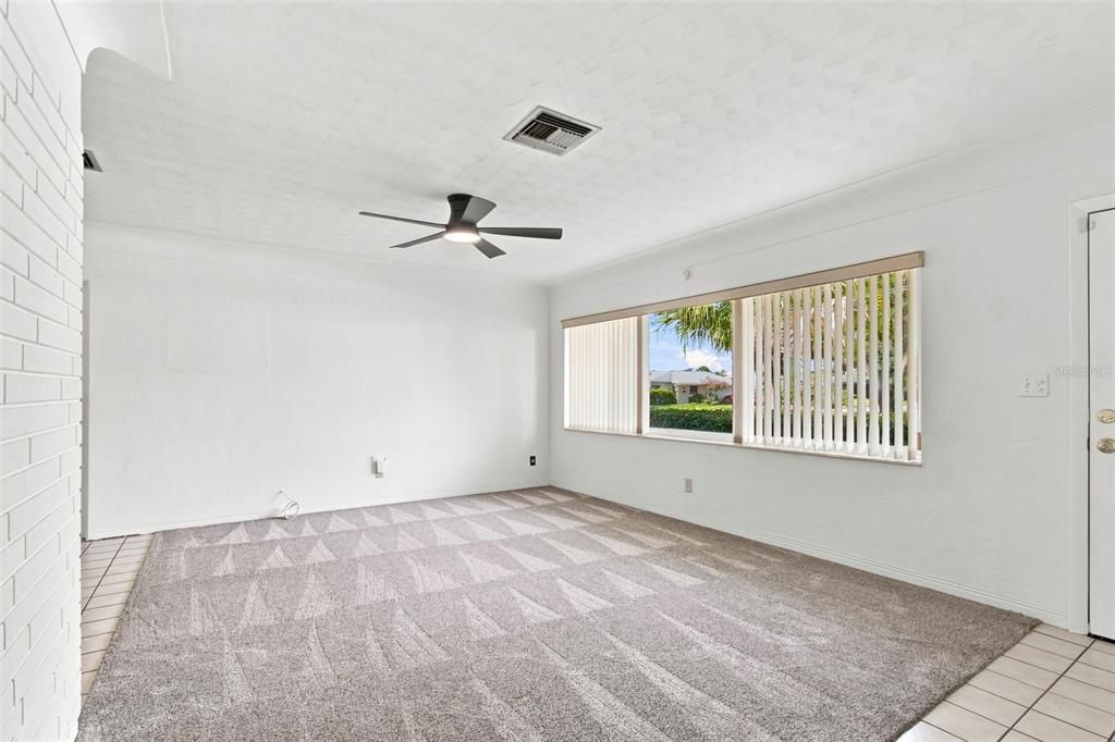 For Sale: $349,900 (3 beds, 2 baths, 1184 Square Feet)