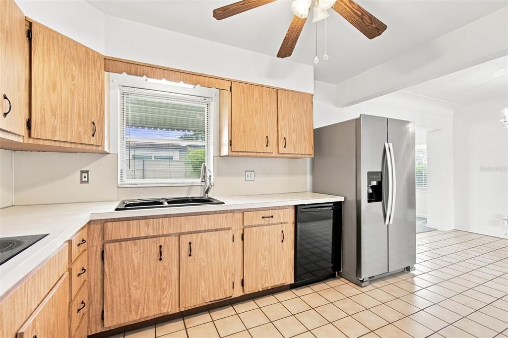 For Sale: $349,900 (3 beds, 2 baths, 1184 Square Feet)