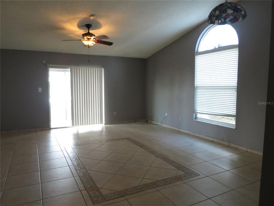 En Venta: $398,000 (3 camas, 2 baños, 1410 Pies cuadrados)