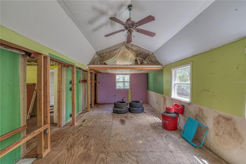 For Sale: $150,000 (2 beds, 1 baths, 672 Square Feet)