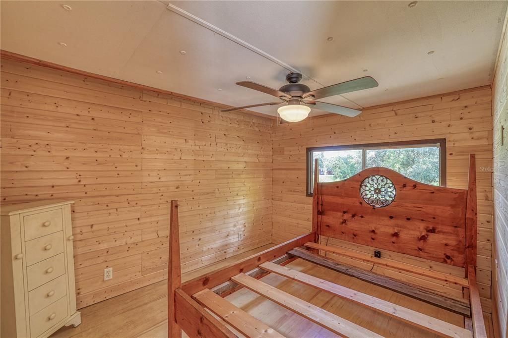 For Sale: $150,000 (2 beds, 1 baths, 672 Square Feet)