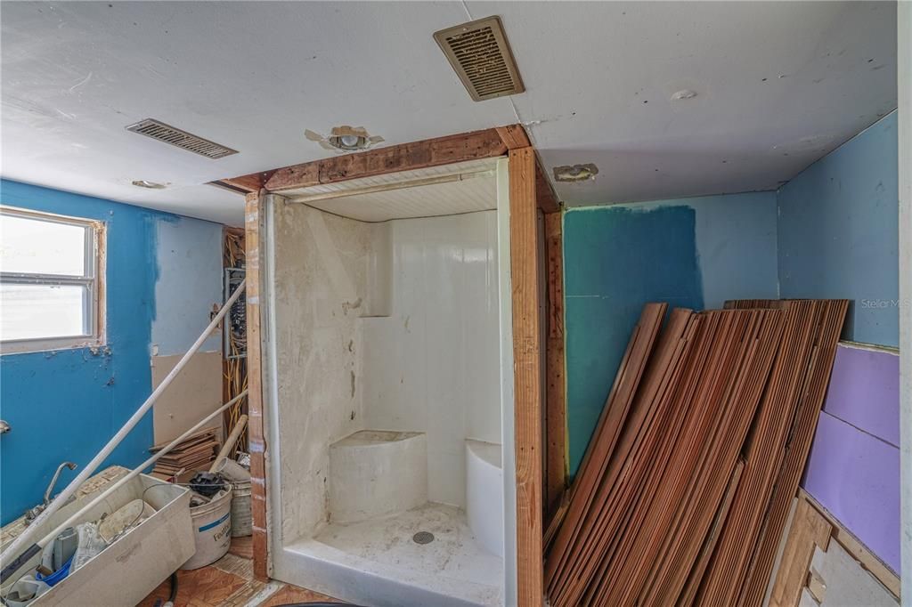 For Sale: $150,000 (2 beds, 1 baths, 672 Square Feet)