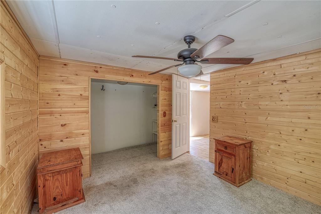 For Sale: $150,000 (2 beds, 1 baths, 672 Square Feet)