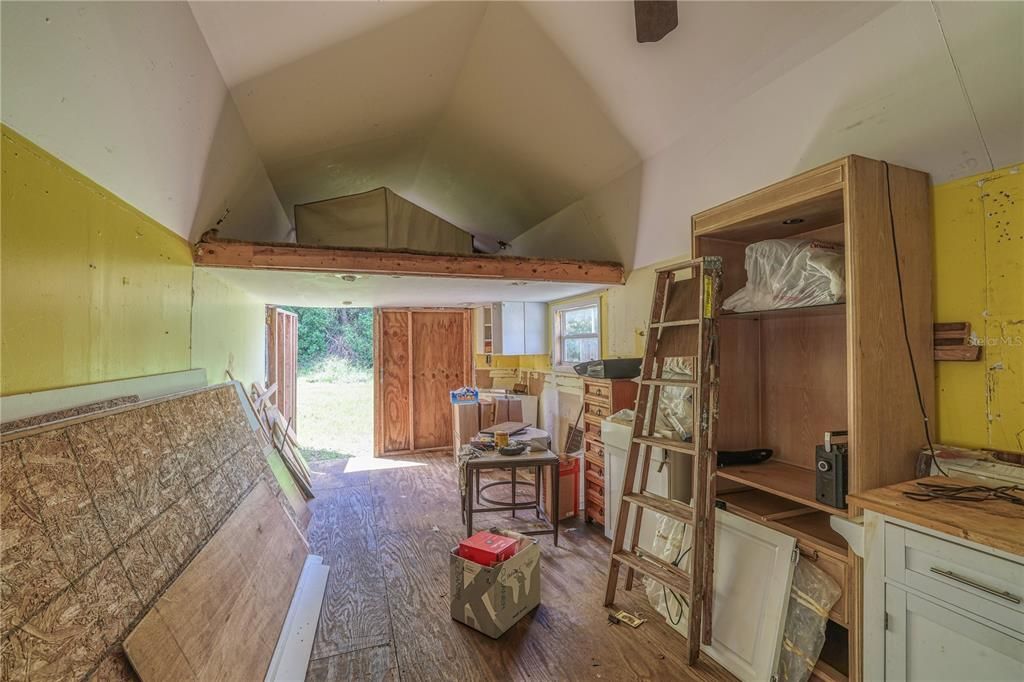 For Sale: $150,000 (2 beds, 1 baths, 672 Square Feet)