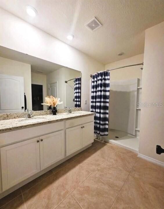 For Rent: $2,400 (4 beds, 2 baths, 1867 Square Feet)