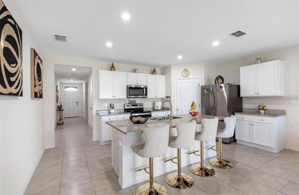 For Rent: $2,400 (4 beds, 2 baths, 1867 Square Feet)