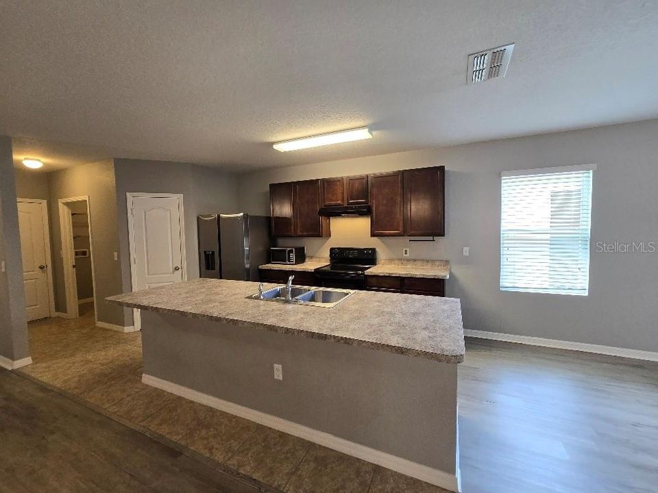 For Rent: $2,000 (4 beds, 2 baths, 1842 Square Feet)