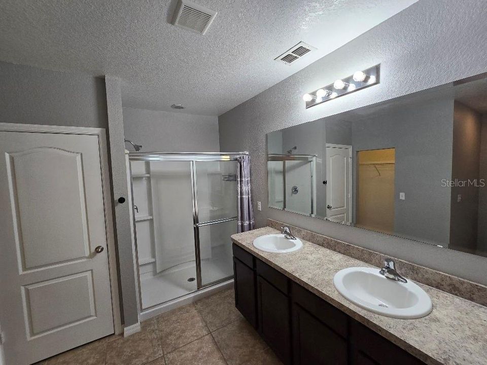 For Rent: $2,000 (4 beds, 2 baths, 1842 Square Feet)