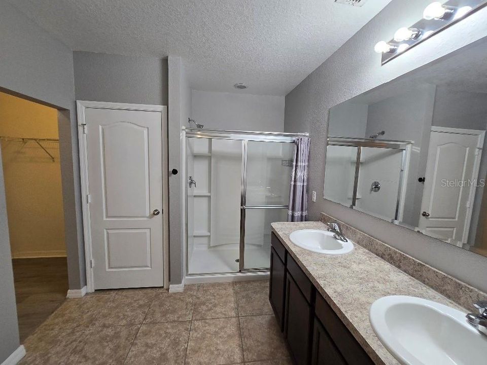 For Rent: $2,000 (4 beds, 2 baths, 1842 Square Feet)