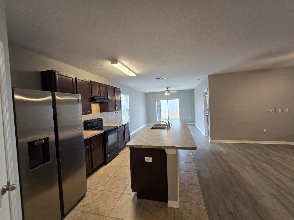 For Rent: $2,000 (4 beds, 2 baths, 1842 Square Feet)
