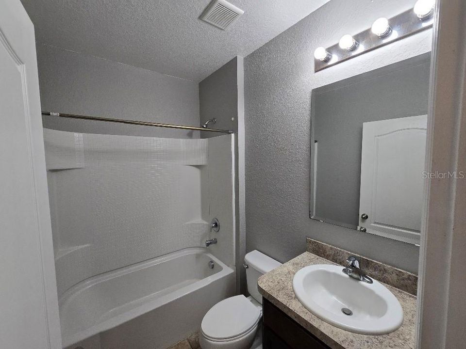 For Rent: $2,000 (4 beds, 2 baths, 1842 Square Feet)