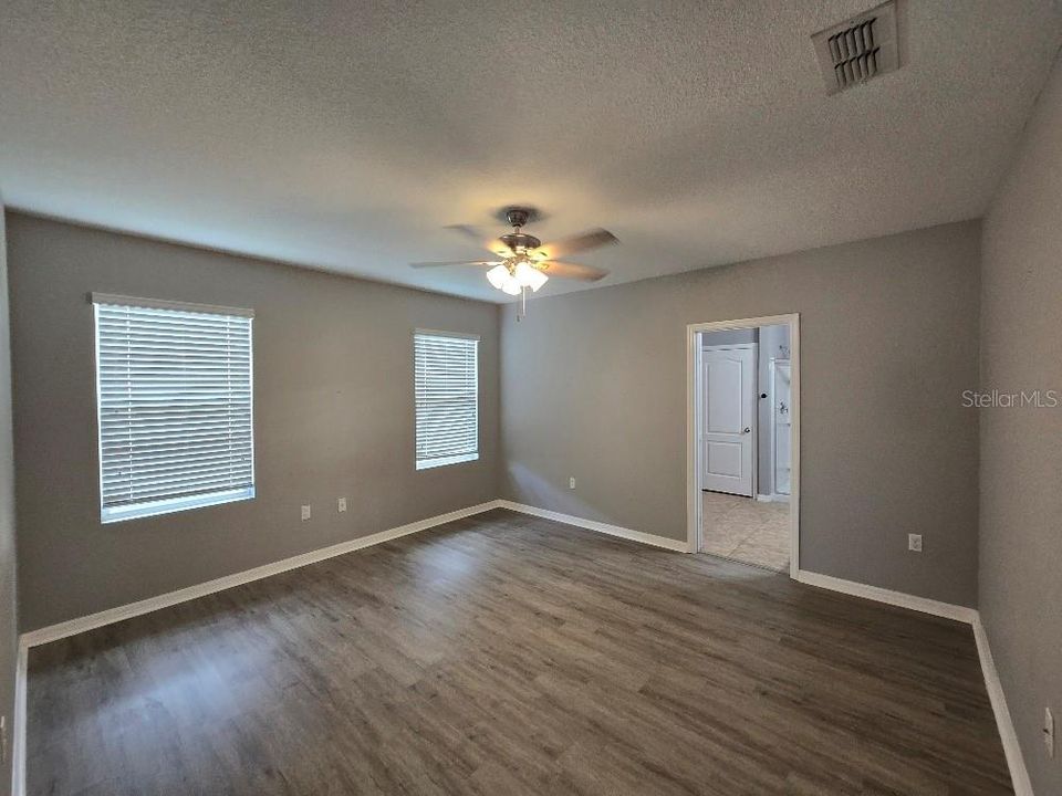 For Rent: $2,000 (4 beds, 2 baths, 1842 Square Feet)