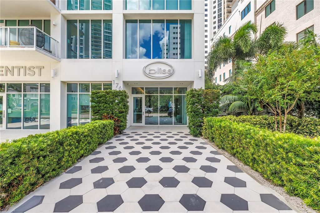 For Sale: $1,895,000 (3 beds, 3 baths, 2120 Square Feet)