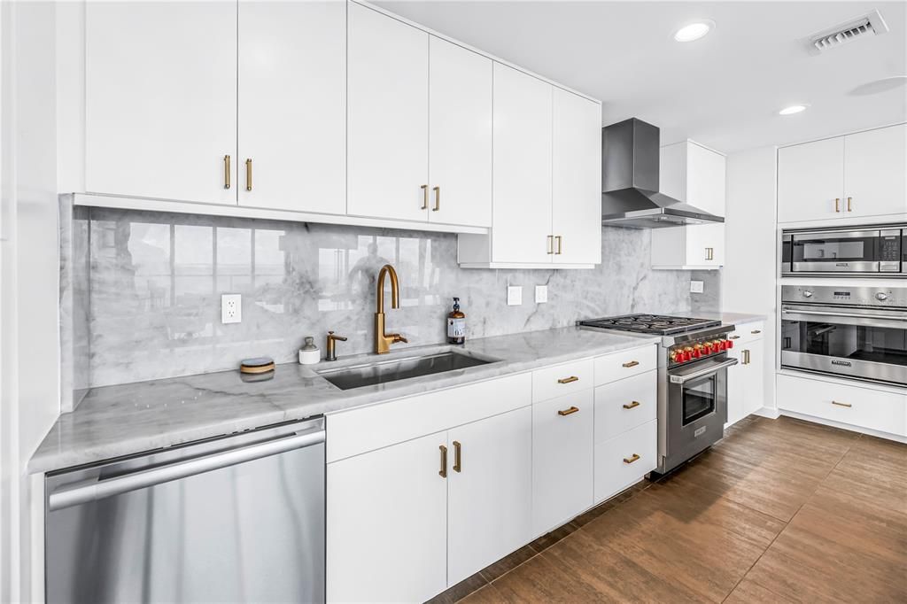 For Sale: $1,895,000 (3 beds, 3 baths, 2120 Square Feet)