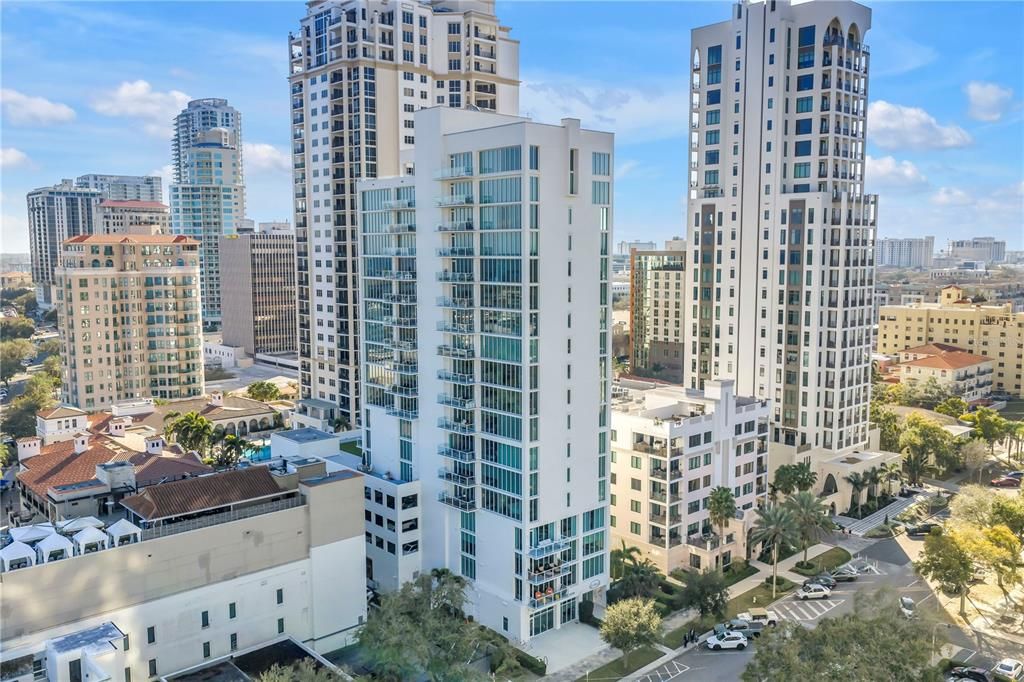 For Sale: $1,895,000 (3 beds, 3 baths, 2120 Square Feet)
