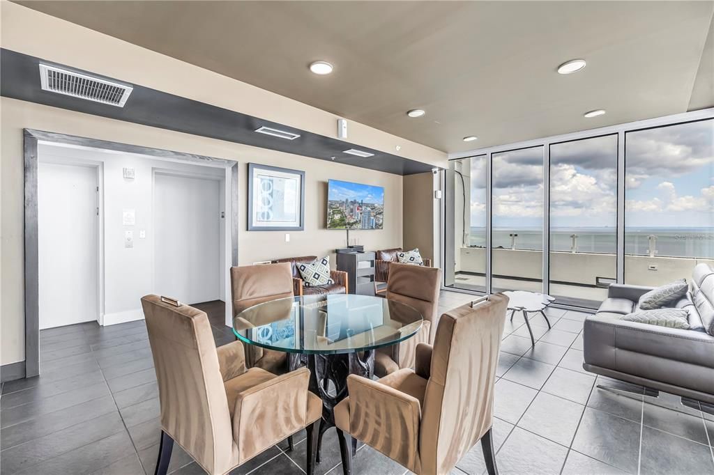For Sale: $1,895,000 (3 beds, 3 baths, 2120 Square Feet)