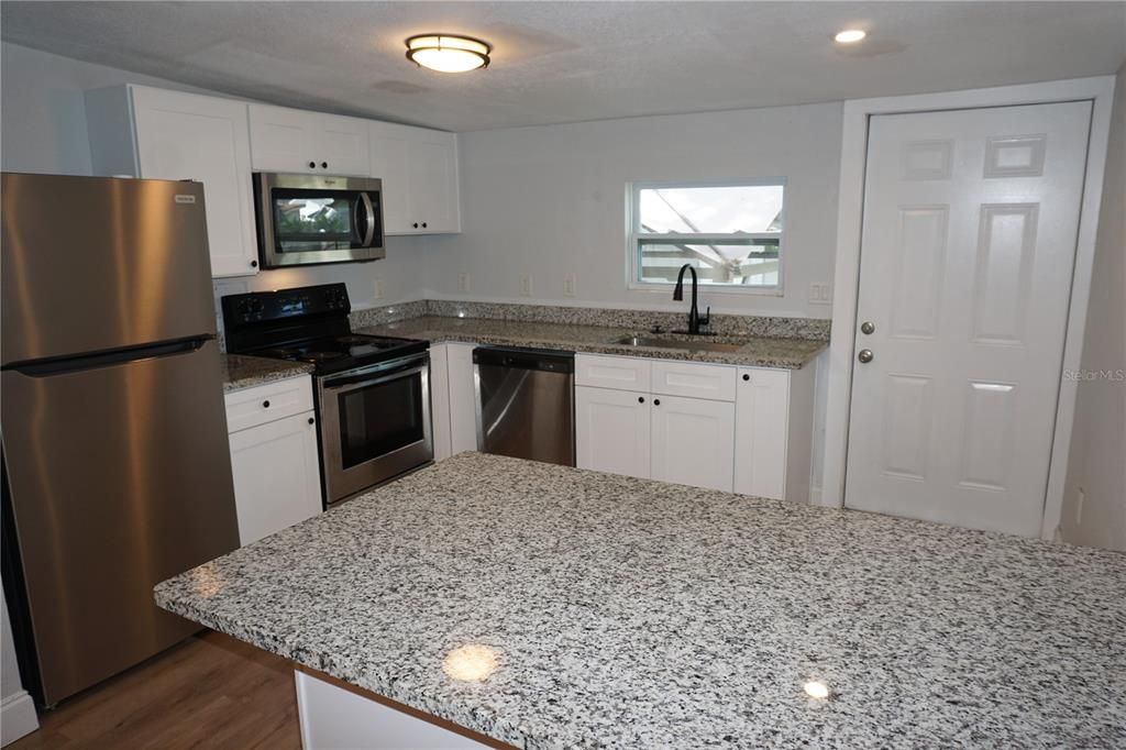 For Rent: $1,500 (2 beds, 1 baths, 868 Square Feet)