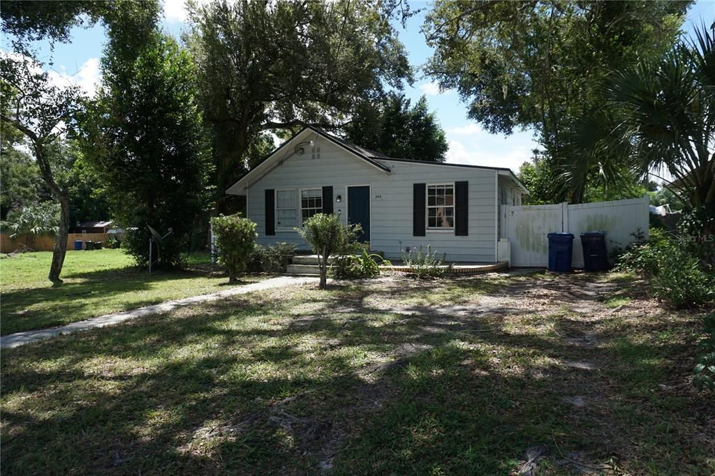 For Rent: $1,500 (2 beds, 1 baths, 868 Square Feet)