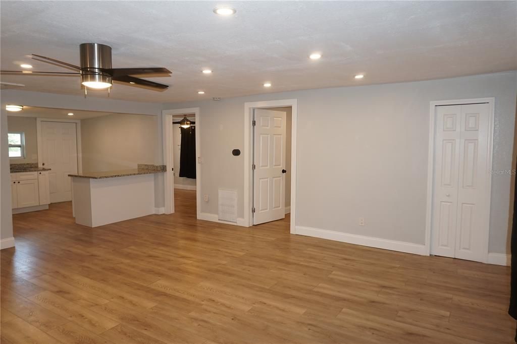 For Rent: $1,500 (2 beds, 1 baths, 868 Square Feet)