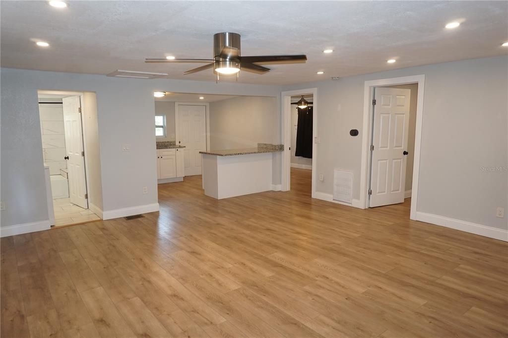 For Rent: $1,500 (2 beds, 1 baths, 868 Square Feet)