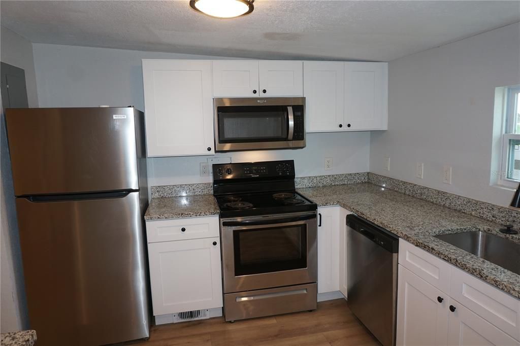 For Rent: $1,500 (2 beds, 1 baths, 868 Square Feet)
