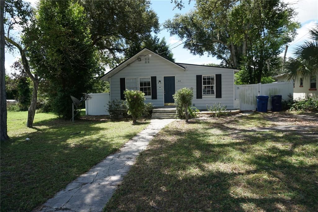 For Rent: $1,500 (2 beds, 1 baths, 868 Square Feet)