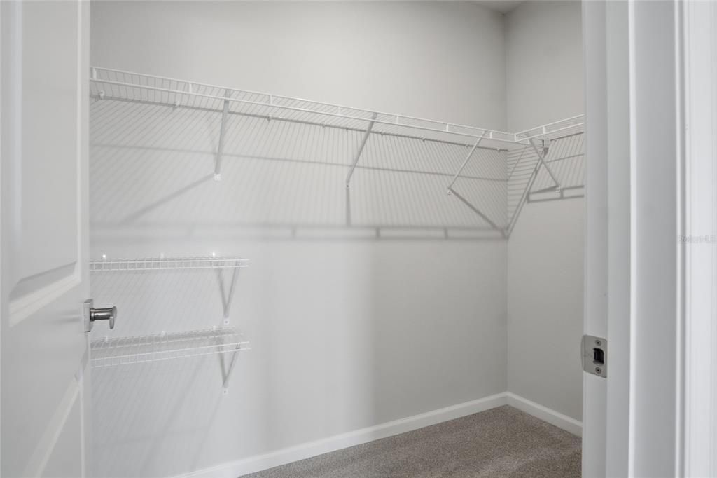 For Rent: $2,200 (4 beds, 2 baths, 1722 Square Feet)
