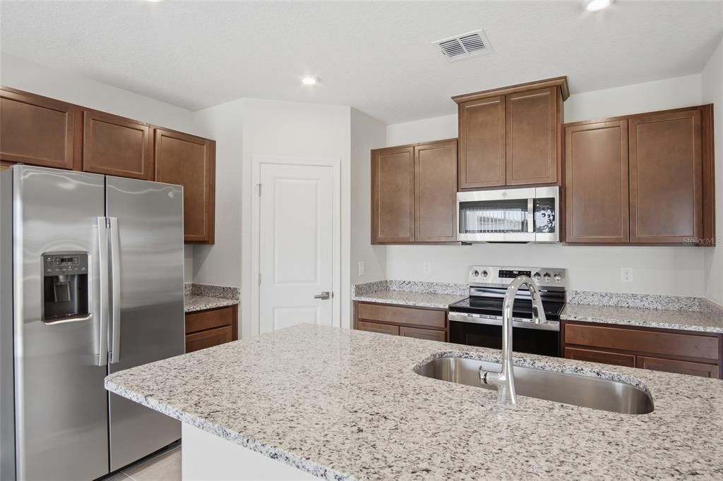 For Rent: $2,200 (4 beds, 2 baths, 1722 Square Feet)