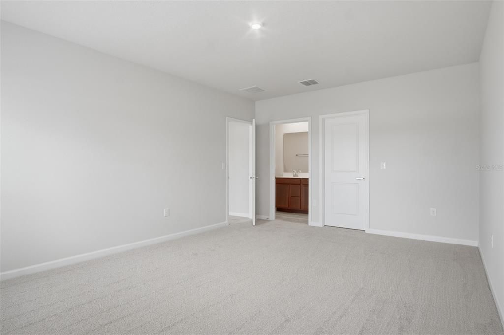 For Rent: $2,200 (4 beds, 2 baths, 1722 Square Feet)