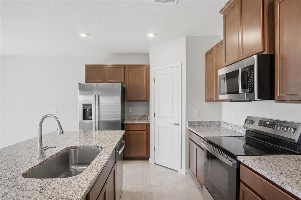 For Rent: $2,200 (4 beds, 2 baths, 1722 Square Feet)