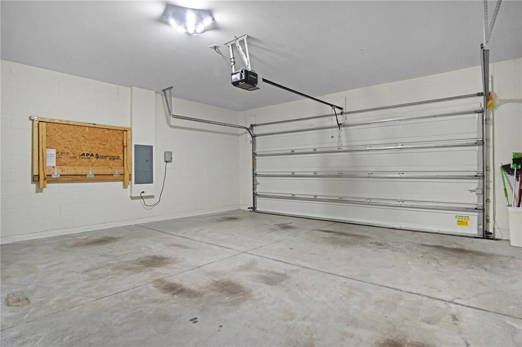 For Rent: $2,175 (4 beds, 2 baths, 1851 Square Feet)