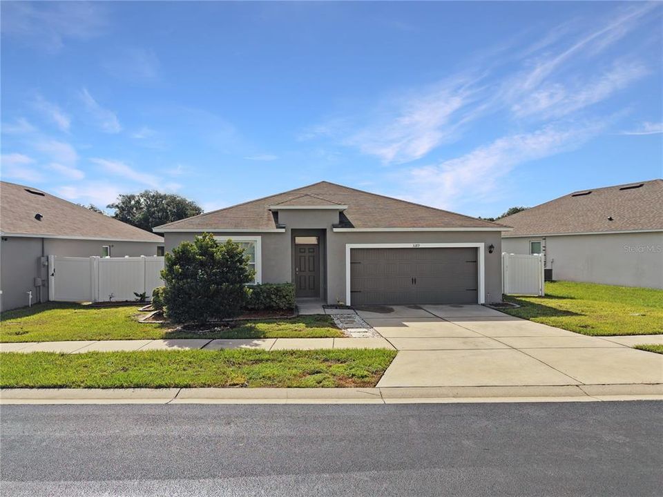For Rent: $2,175 (4 beds, 2 baths, 1851 Square Feet)
