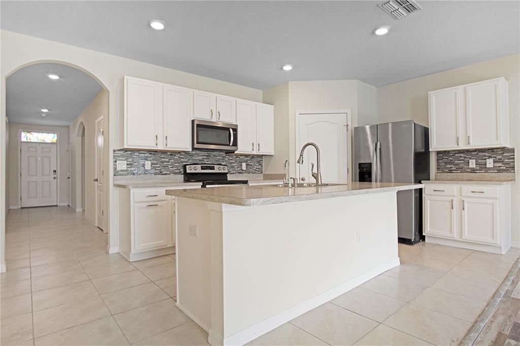 For Rent: $2,175 (4 beds, 2 baths, 1851 Square Feet)