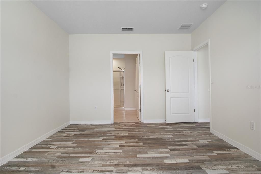 For Rent: $2,175 (4 beds, 2 baths, 1851 Square Feet)