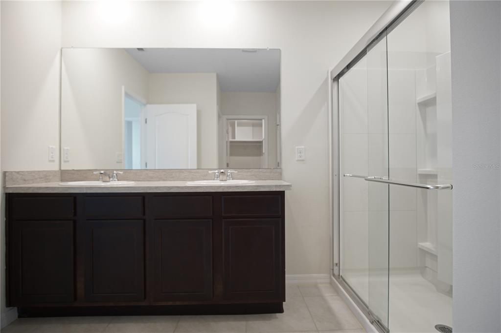 For Rent: $2,175 (4 beds, 2 baths, 1851 Square Feet)
