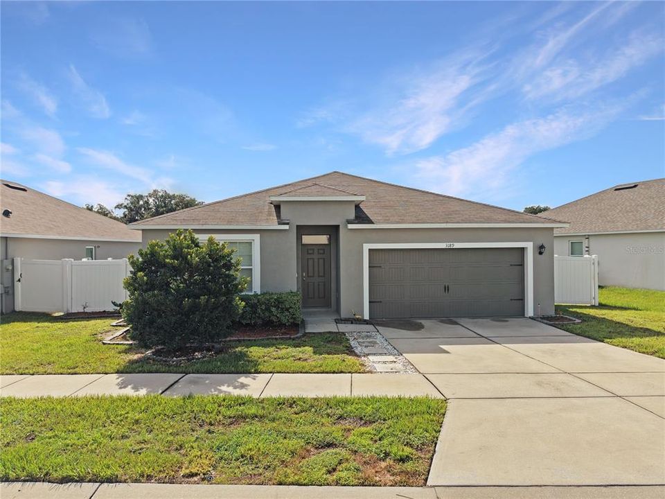 For Rent: $2,175 (4 beds, 2 baths, 1851 Square Feet)