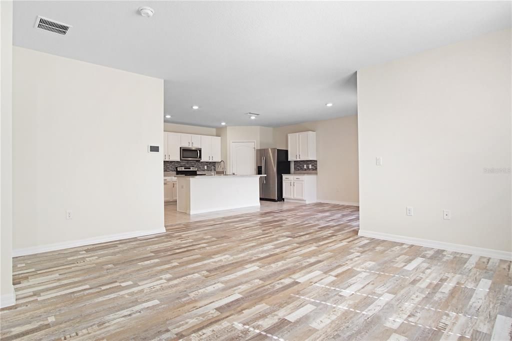 For Rent: $2,175 (4 beds, 2 baths, 1851 Square Feet)