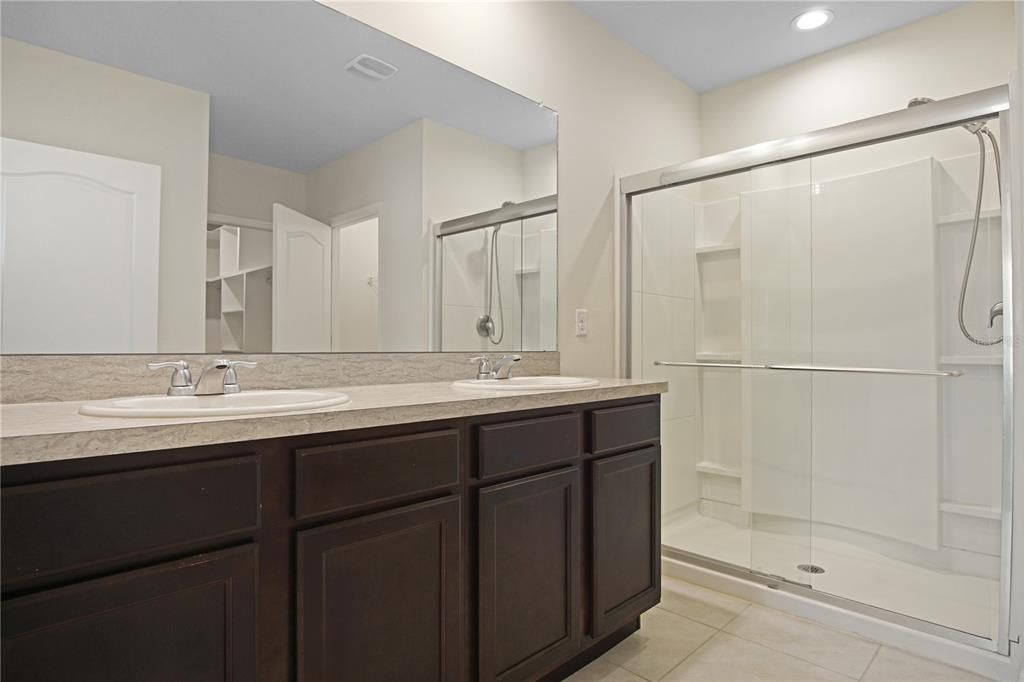 For Rent: $2,175 (4 beds, 2 baths, 1851 Square Feet)