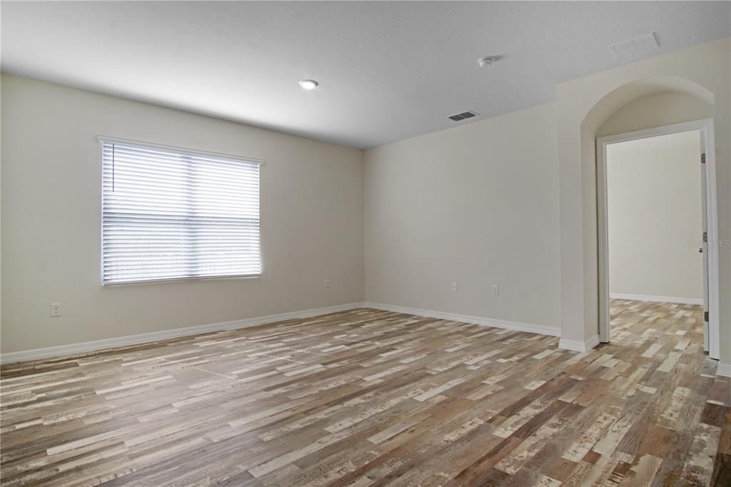 For Rent: $2,175 (4 beds, 2 baths, 1851 Square Feet)