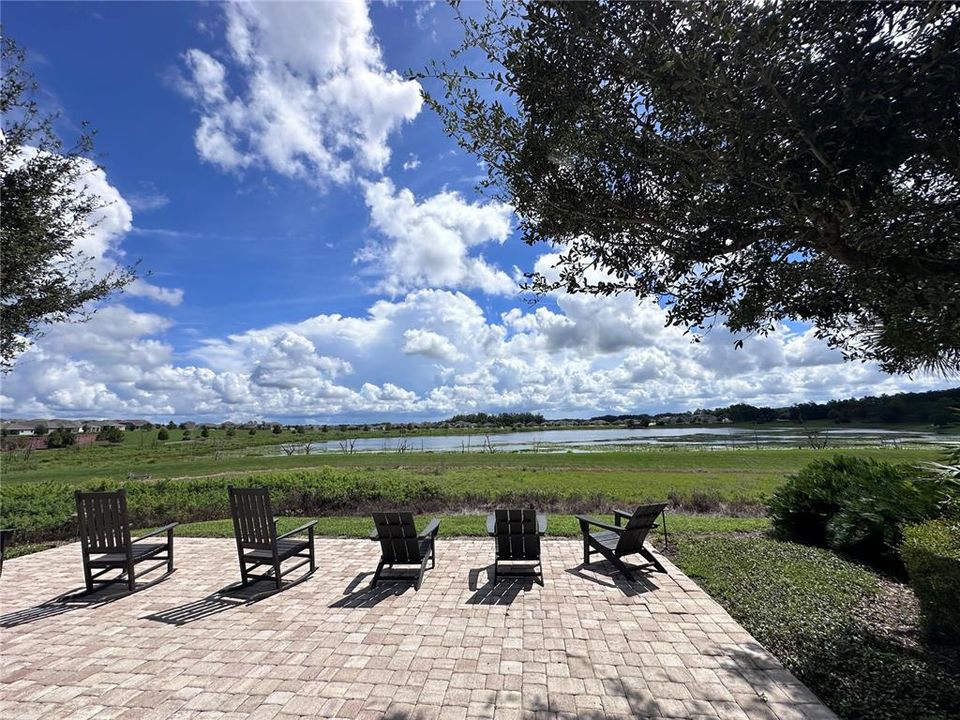 For Sale: $469,000 (3 beds, 2 baths, 1937 Square Feet)