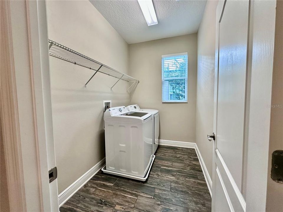 For Sale: $469,000 (3 beds, 2 baths, 1937 Square Feet)