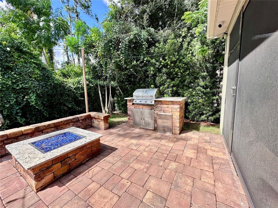 For Sale: $469,000 (3 beds, 2 baths, 1937 Square Feet)