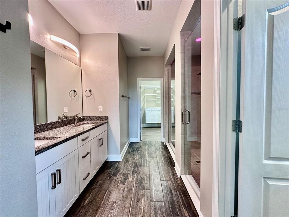 For Sale: $469,000 (3 beds, 2 baths, 1937 Square Feet)