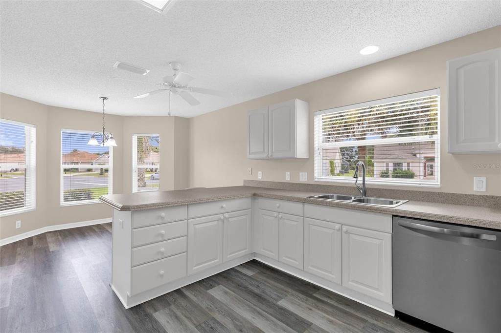 For Sale: $469,900 (3 beds, 2 baths, 1884 Square Feet)